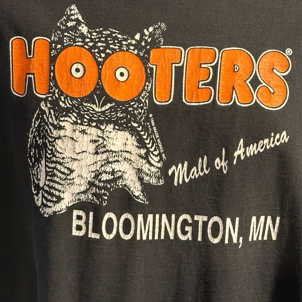 Hooters Bloomington Mall of America XXL t shirt